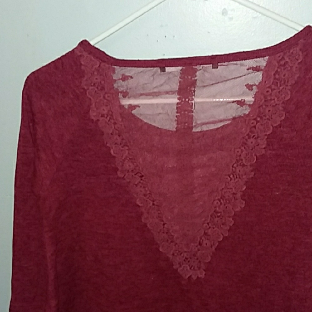 Sweater/shirt - Picture 2 of 3